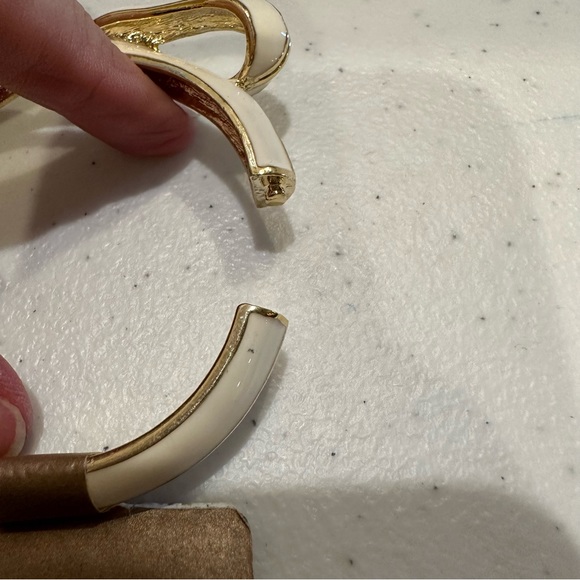 NWT Sequin by Nordstrom Clamper Bracelet- Bow in gold tone & ivory enamel - Picture 11 of 11